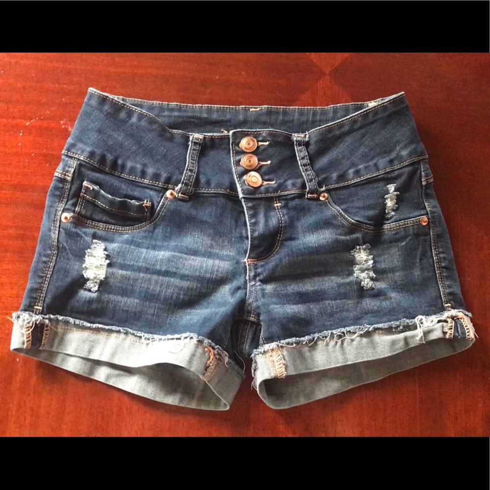 Destroyed shorts 3 buttons